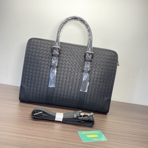 ボッテガヴェネタバッグ正面デザイン